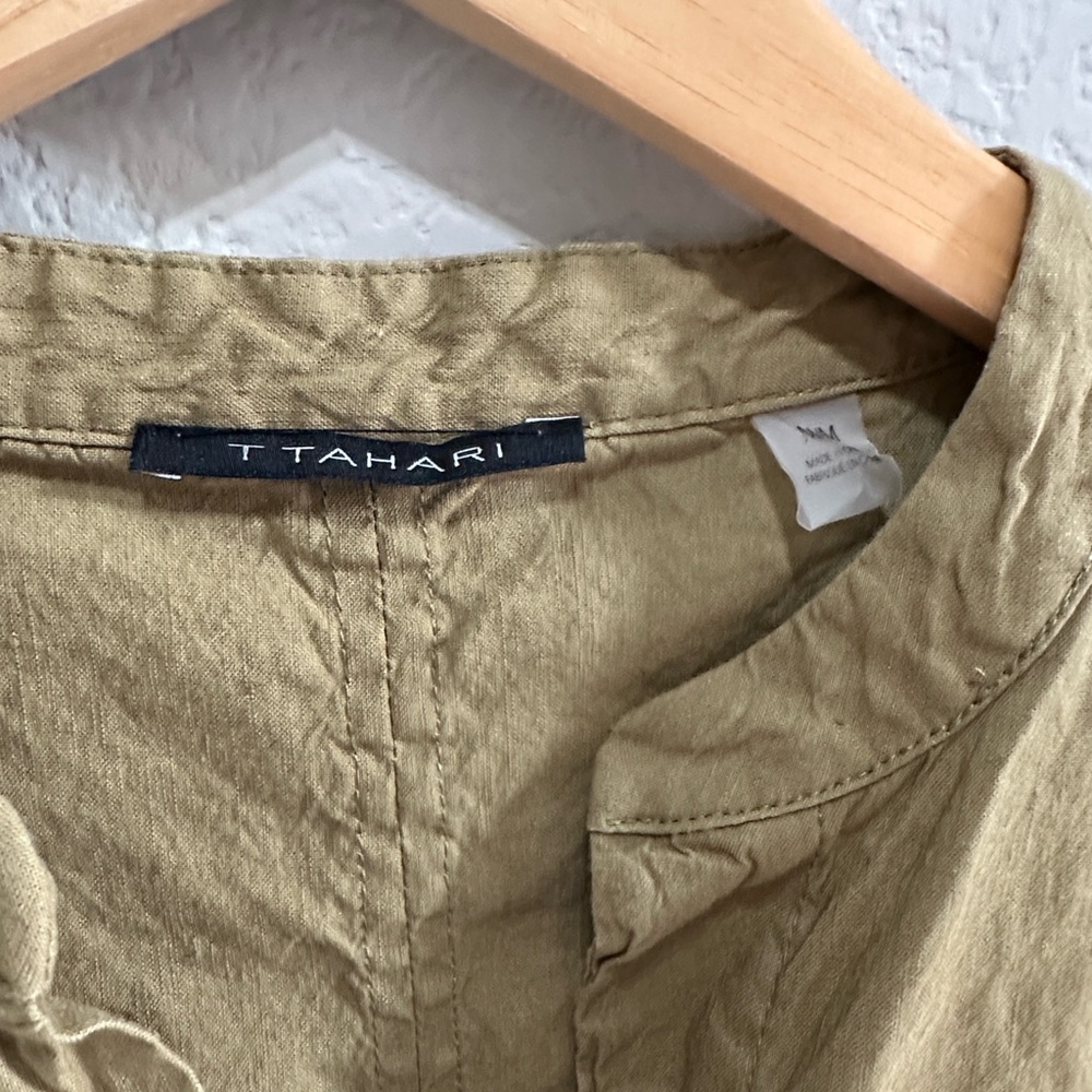 T Tahari Khaki Boxy Split Neck Top EUC - Picture 2 of 8